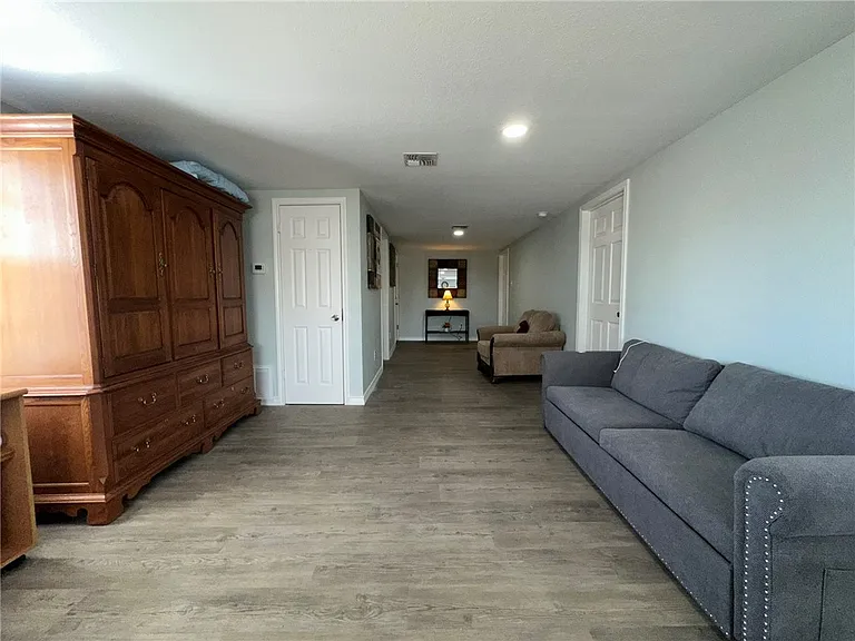 201 Volpe Cir — Photo 3