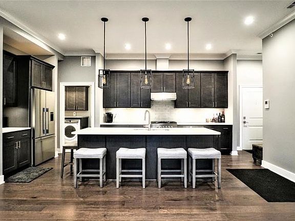 5th image of 354 Chicago St #203