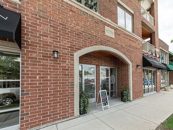 2nd image of 6770 N Northwest Hwy #204