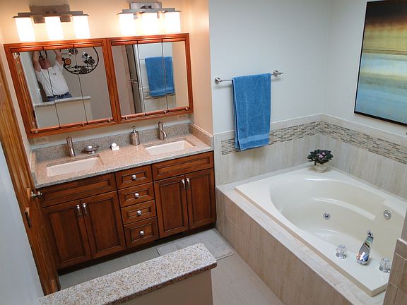5th image of 22W075 Stratford Ct