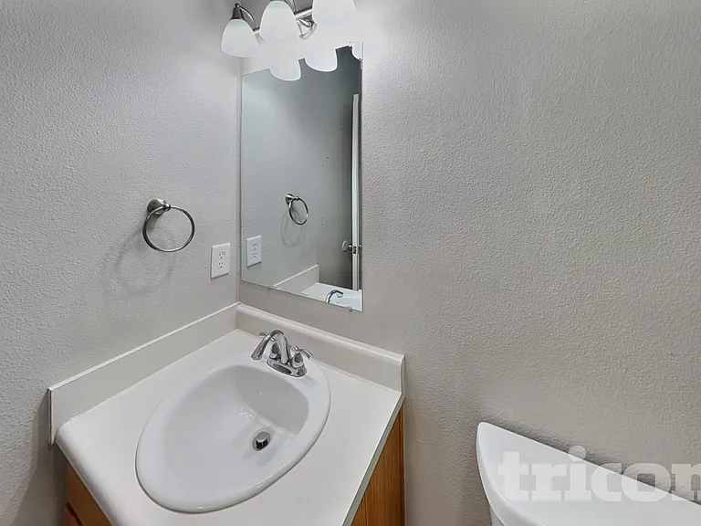 746 Streamside Dr — Photo 15