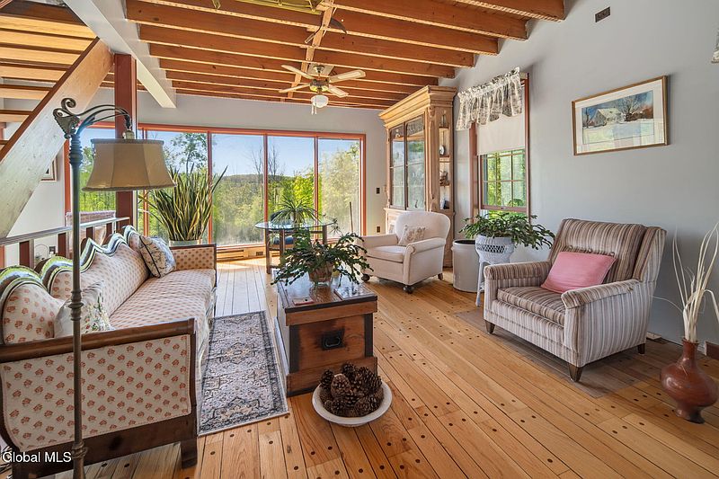 4th image of 175 Bassett Road