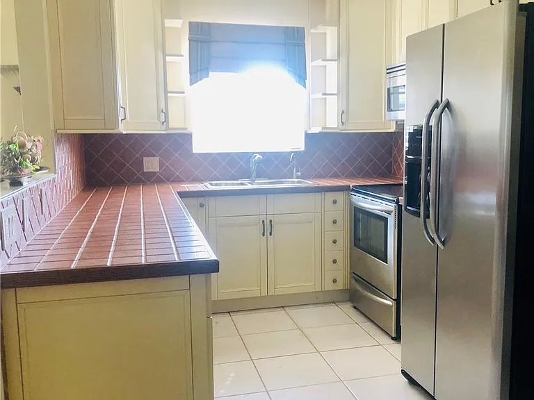 137 Farnham Cres #137-F — Photo 36
