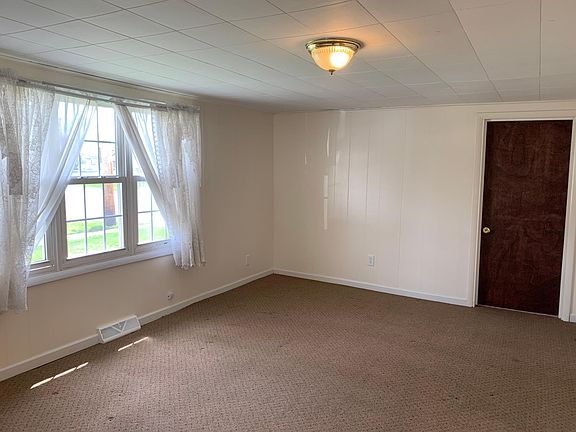 3rd image of 250 Troup Ave