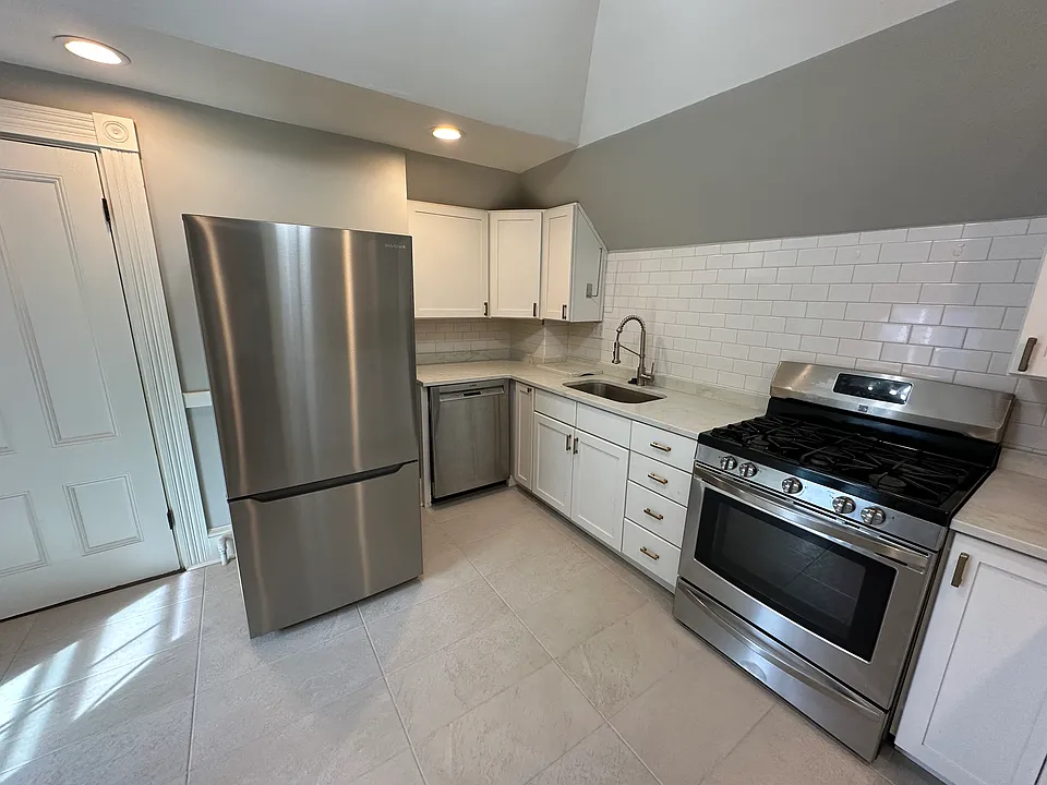 18 Maple St #2