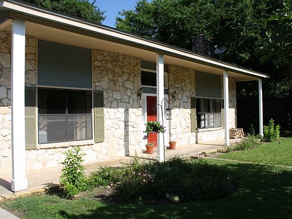 5th image of 710 Gloria Dr