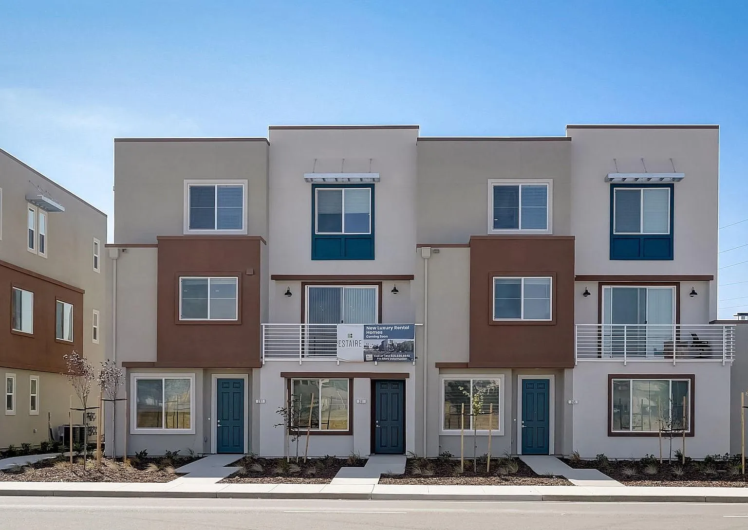 Estaire Luxury Townhomes — Photo 1