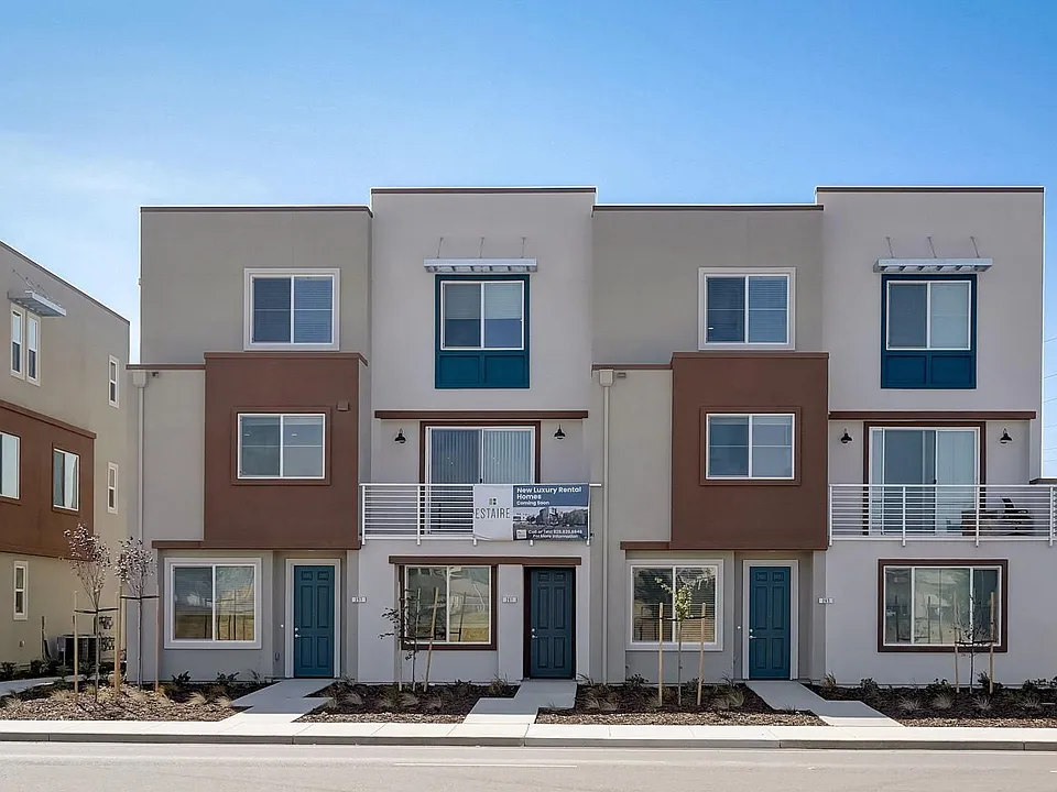 Estaire Luxury Townhomes