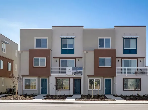 Estaire Luxury Townhomes