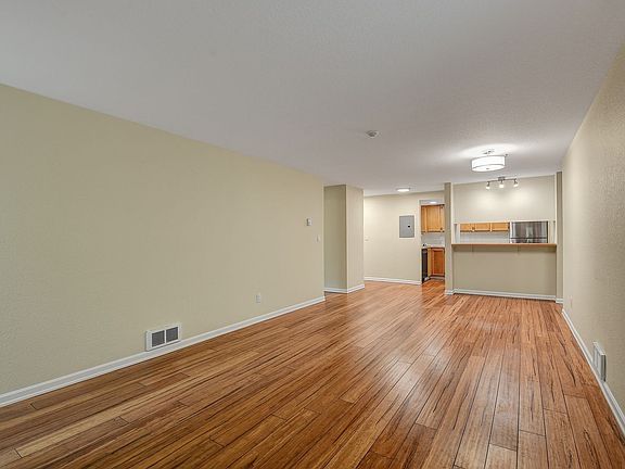 4th image of 7368 W Lake Sammamish Pkwy NE #2-105