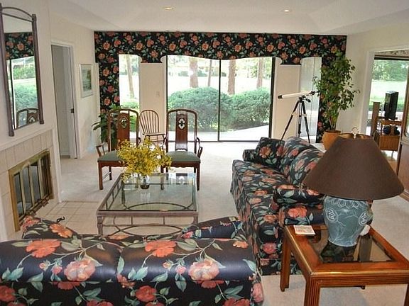 3rd image of 16 Hickory Knoll Pl