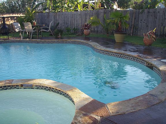 Hot Tub & Pool