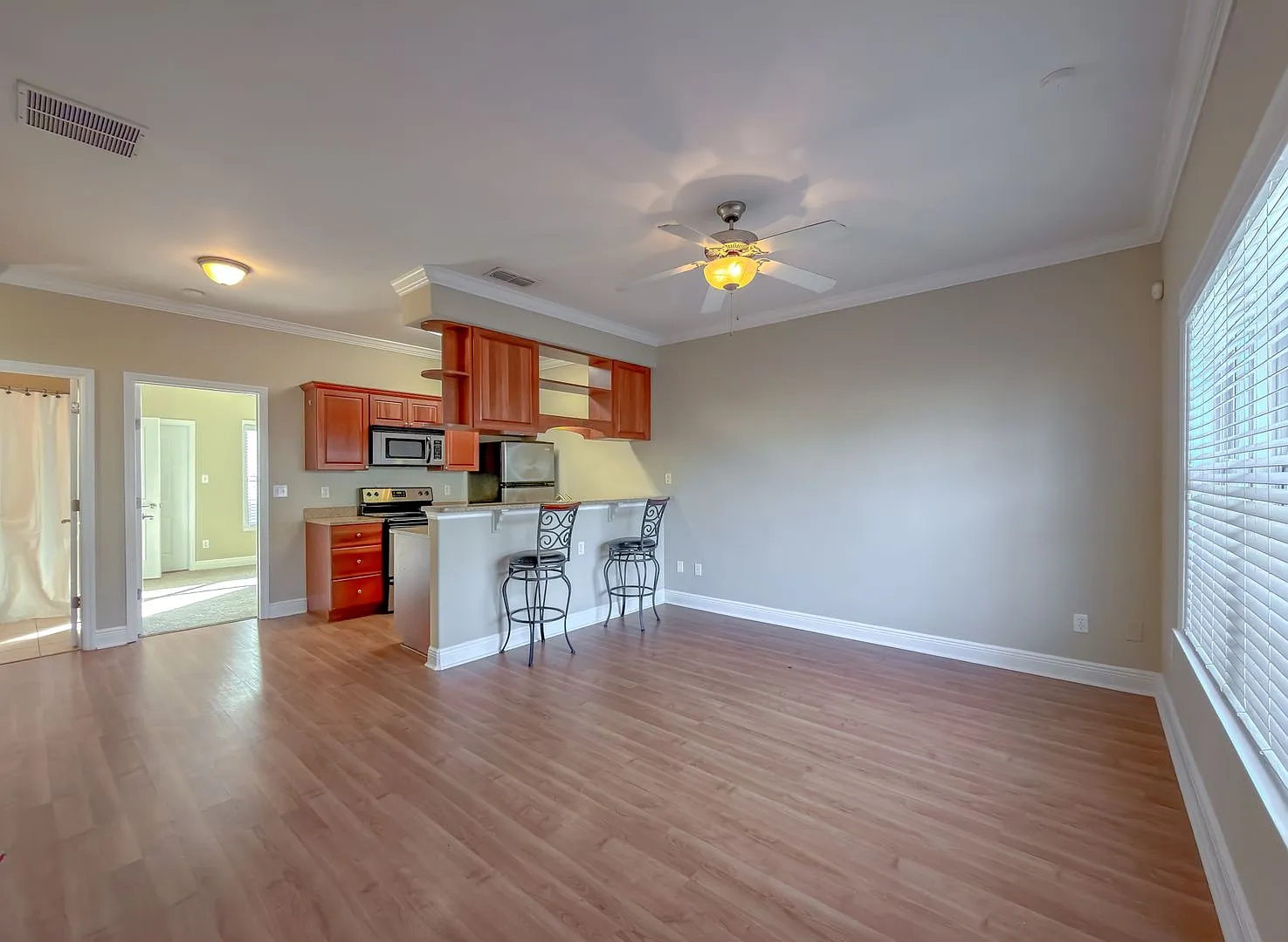Amazing 3/3 W/ Stainless Steel Apps, Washer/Dryer, & New Flooring In Bedrooms! Mins To Fsu & Tsc!... — Photo 2