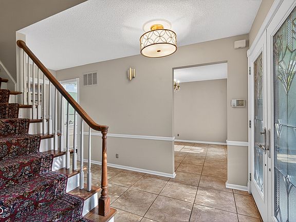 5th image of 710 Forest Blvd