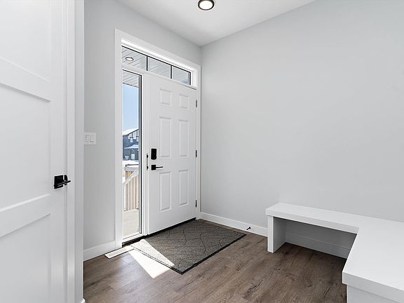 5th image of 76 Maple Cres