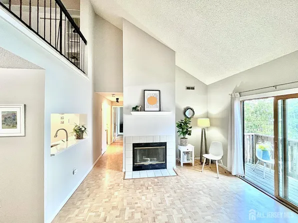 5218 Ravens Crest Dr, Plainsboro, NJ 08536