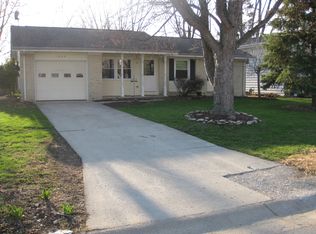 1035 Village Dr, Bowling Green, OH 43402