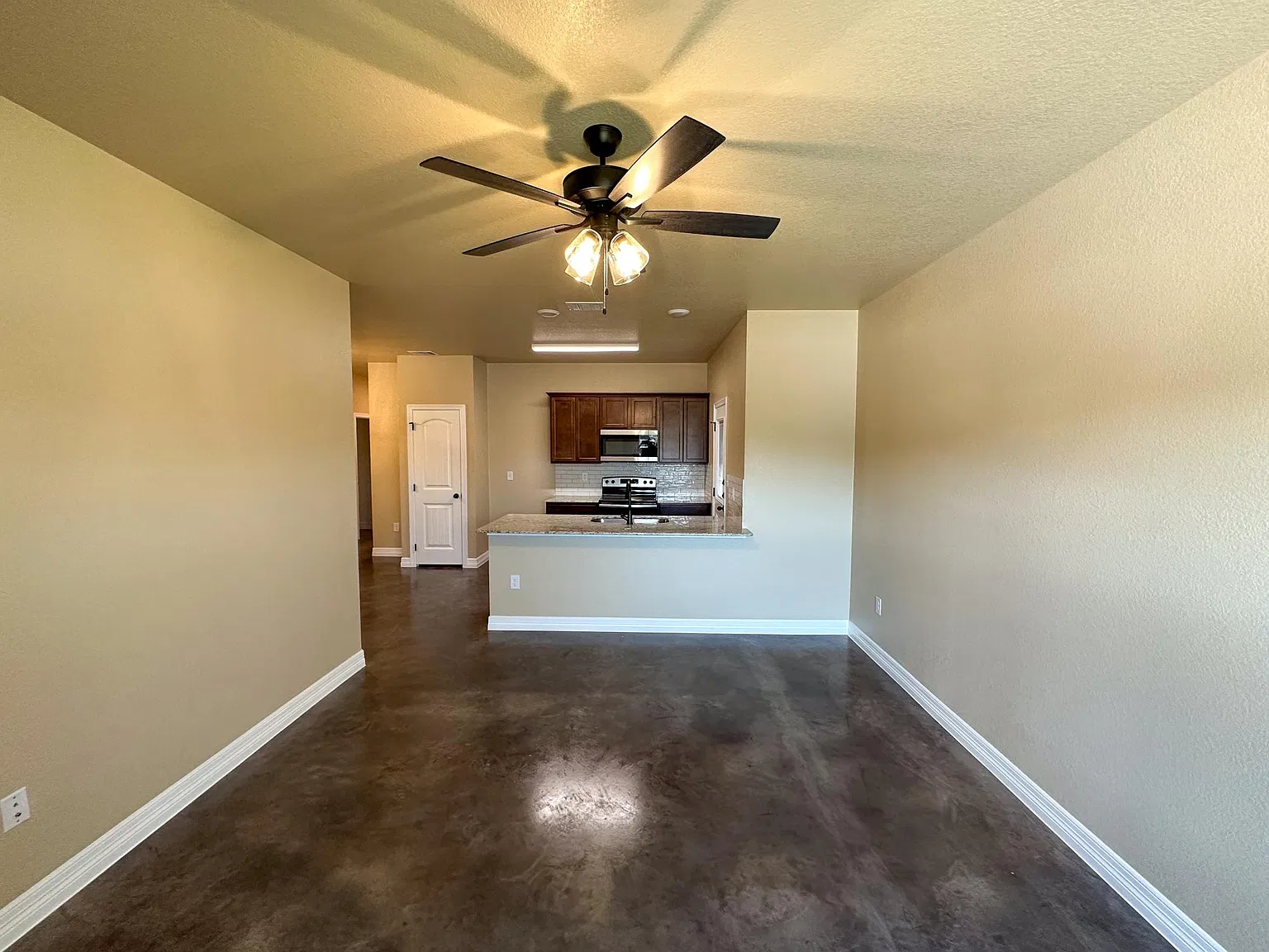 3 bed, 1332 sqft, $1,350 — Photo 2