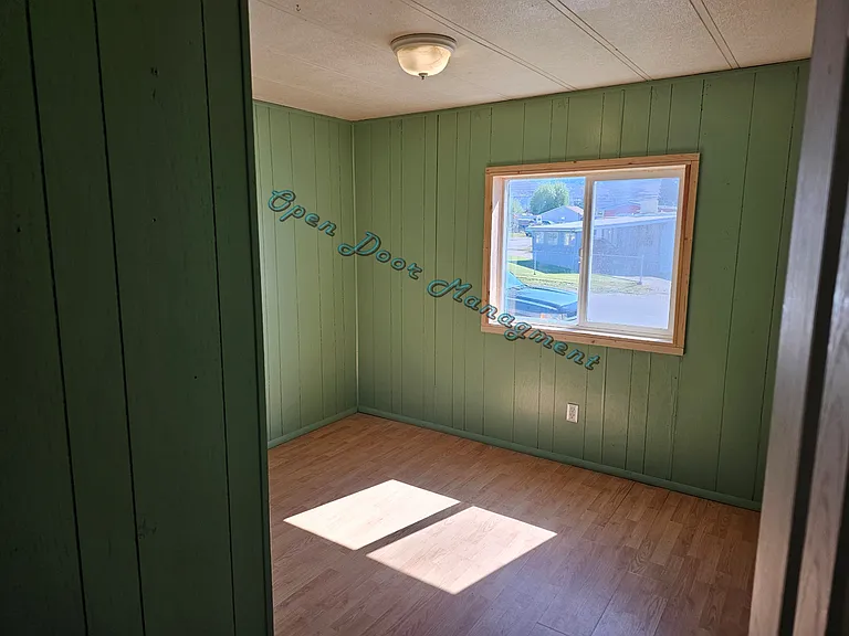 2324 Pine St — Photo 10