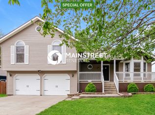 2126 NE McKee Ln, Lees Summit, MO 64086