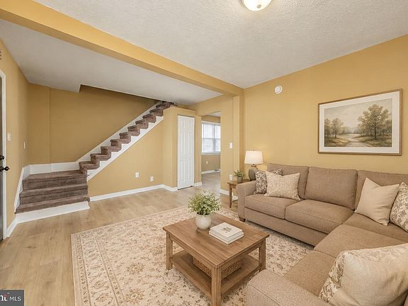4th image of 136 Baird Ave