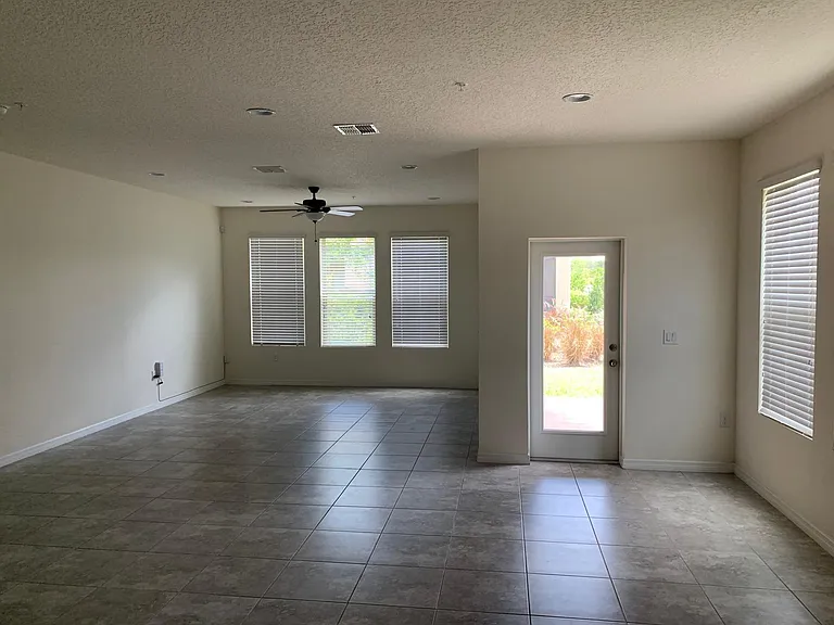 330 Misty Grove Ln — Photo 3