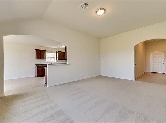 4th image of 1427 Englemann Dr