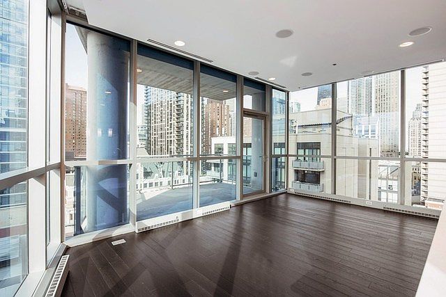 1st image of 110 W Superior St #1003