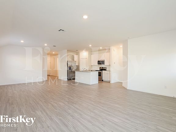 5th image of 2721 La Mundial St