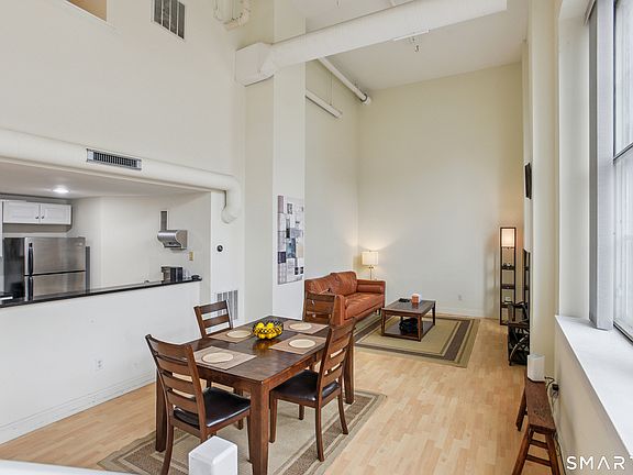 4th image of 124 Court Street #5