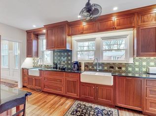 10 Elmwood Ave, Longmeadow, MA 01106