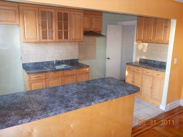 2nd image of 2518 Woodhull Ave
