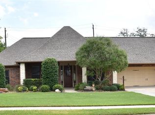 102 Teal Dr, Clute, TX 77531