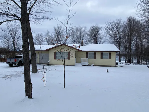 830 S Westshore Dr, Sault Sainte Marie, MI 49783