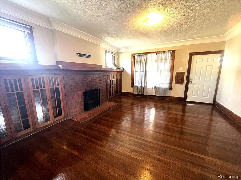 106 Geneva St — Photo 3