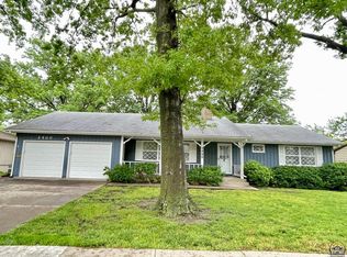 2400 SW Crest Dr, Topeka, KS 66614