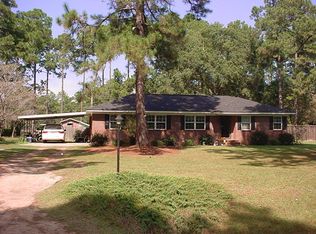 121 Lakeview Dr, Fitzgerald, GA 31750