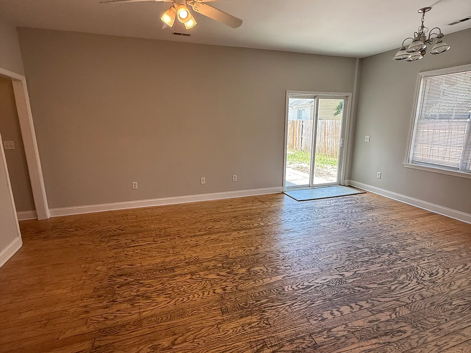 5 bed, 1712 sqft, $2,500 — Photo 2