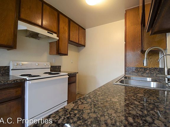 4th image of 6115 Whitsett Ave #111