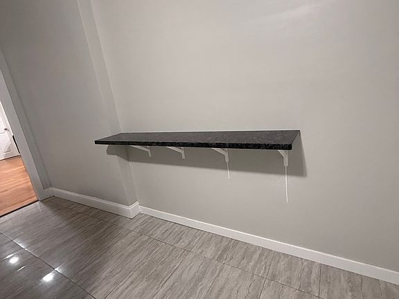 5th image of 49 Linden St