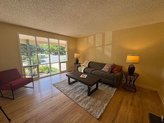 3rd image of 2445 Forest Ave