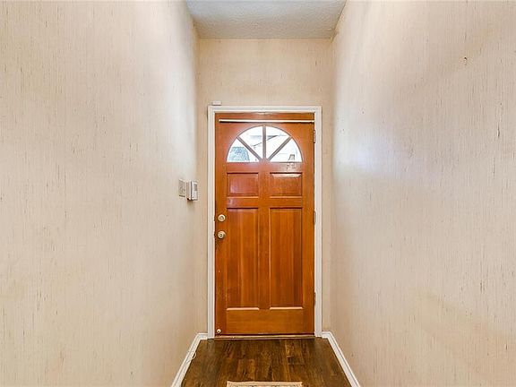 4th image of 605 Walter Ct