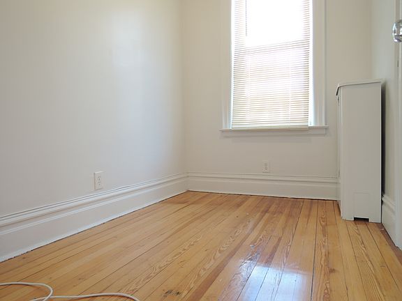 5th image of 2558 44th St