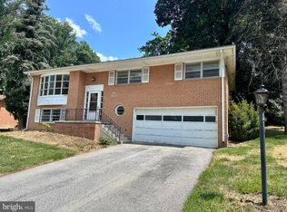 2716 Eastwood Dr, York, PA 17402