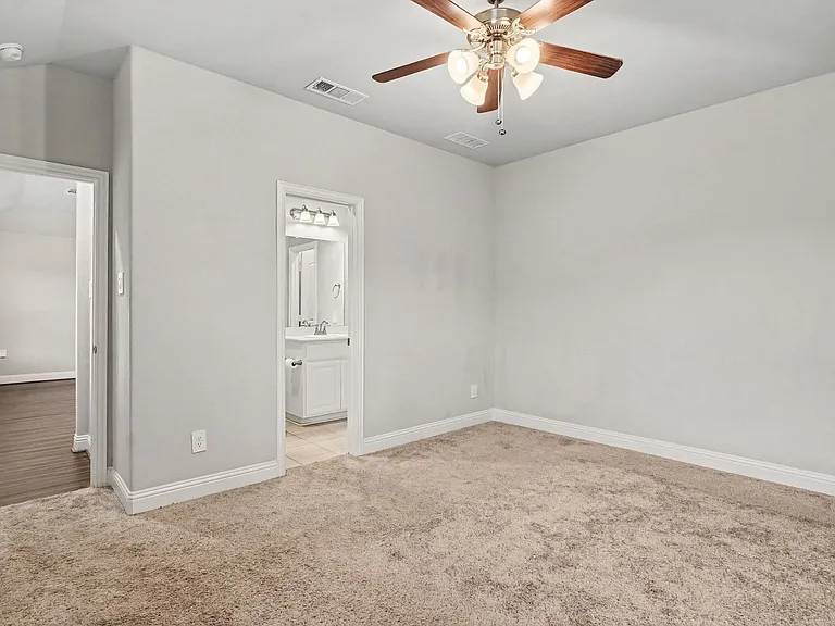 1425 Waverley Dr — Photo 14