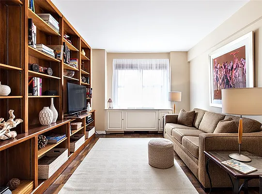 Sold by Warburg | media 16