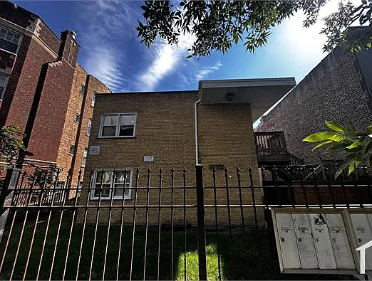 2045 W Garfield Blvd #205 — Photo 4