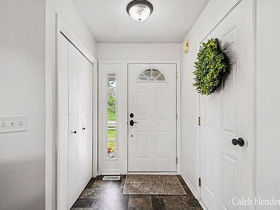 5th image of 5918 Eaglechase Dr SE