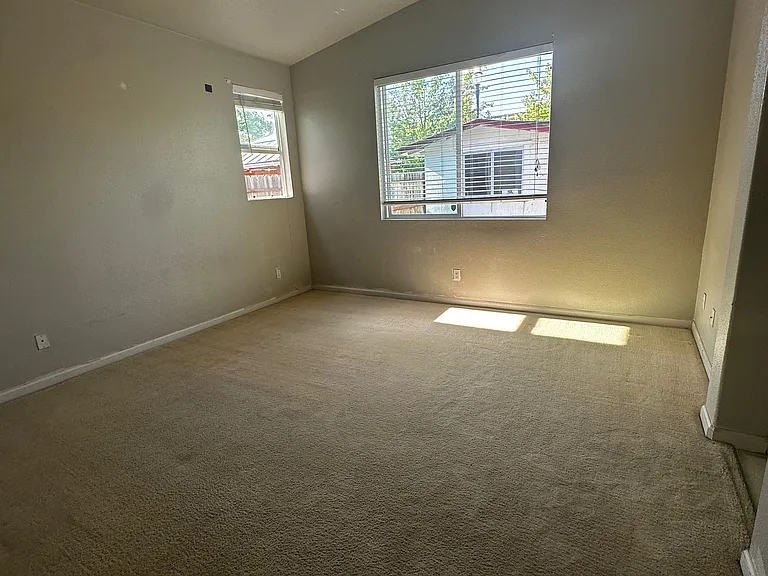 2528 Bickford Cir — Photo 7