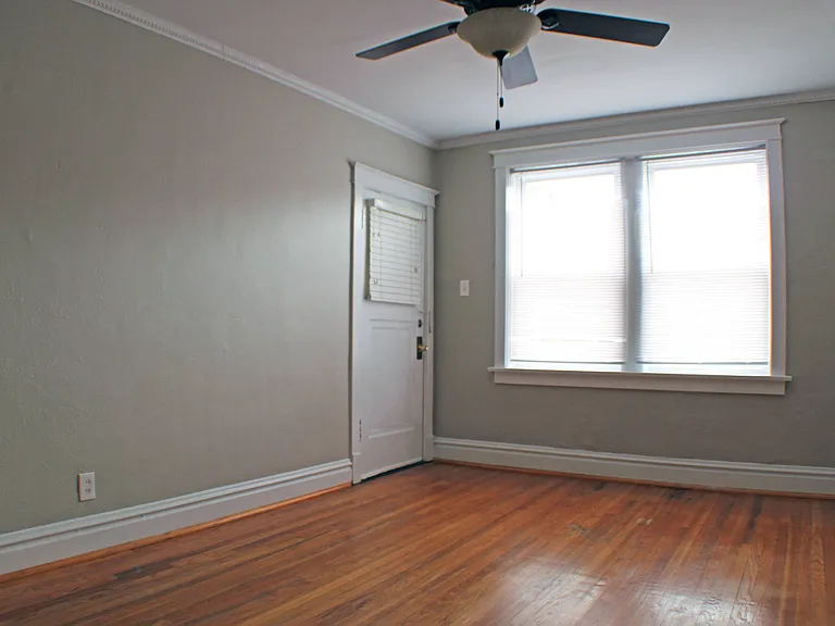 6724-6730 Clayton Ave — Photo 9